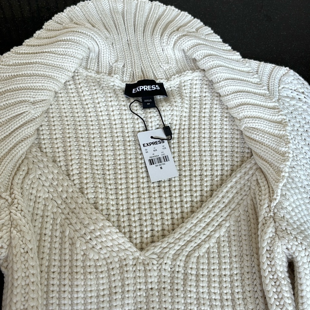 Express cable knot low cut cropped sweater! NWT M